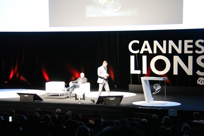 從概念到現(xiàn)實：全方位專業(yè)網(wǎng)站建設(shè)解決方案 (從概念現(xiàn)實設(shè)計之旅這本書適合零基礎(chǔ))