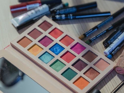 網站制作費用指南：揭秘定價因素和節省成本的技巧 (網站制作費用一覽表)